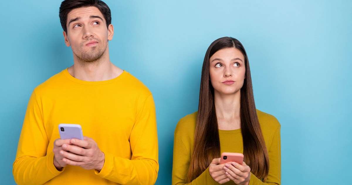 Casais que não expõem a relação na internet são mais felizes, diz estudo