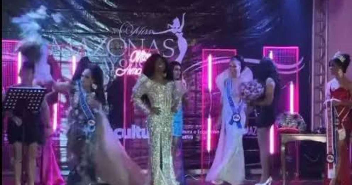 Candidata ao Miss Gay Amazonas se revolta com 3º lugar e joga buquê em organizadora