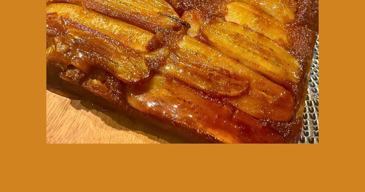 BOLO DE BANANA CARAMELIZADA (INVERTIDO), DE LIQUIDIFICADOR