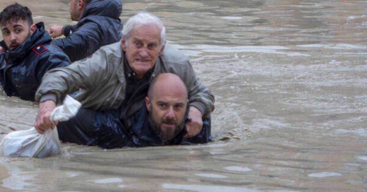 Chuvas Deixam Ao Menos Mortos Na It Lia