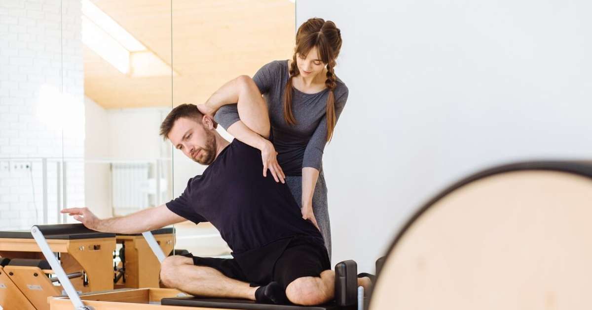 Quem sente dor pode fazer pilates? Entenda as limitações