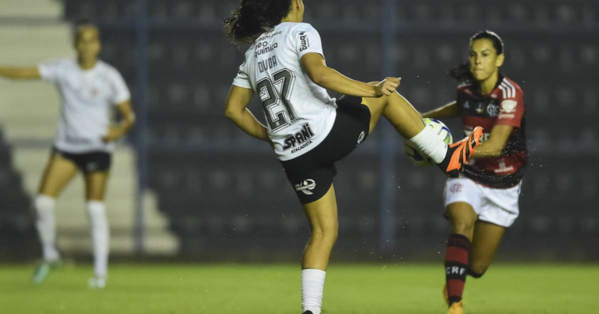 Corinthians goleia Fla e reassume a ponta do Brasileiro feminino