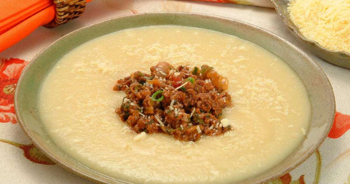Saiba como fazer sopa de fubá com carne moída em 45 minutos