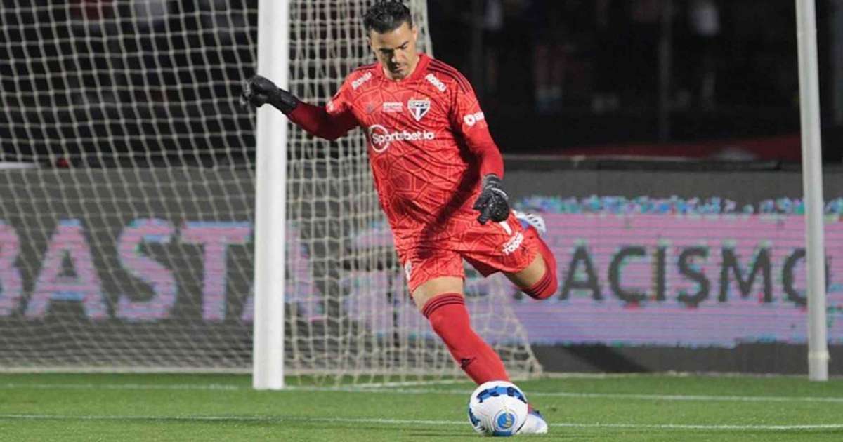 São Paulo avisa goleiro que não renovará contrato; atleta teve desavença com Dorival