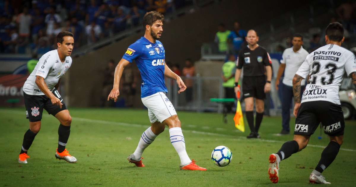 
Cruzeiro anuncia retorno de Lucas Silva após quatro anos no Grêmio
