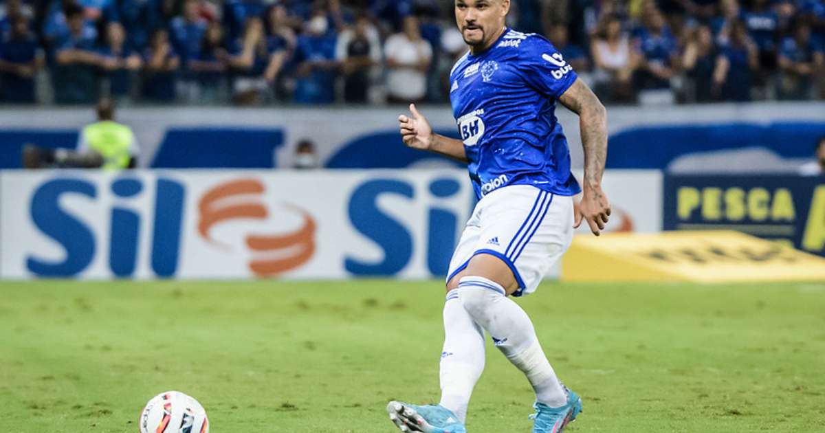 
Cruzeiro encaminha contratação de zagueiro do Athletico
