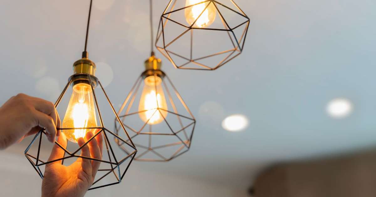 Luz branca ou amarela? Saiba a diferença e onde usar cada uma