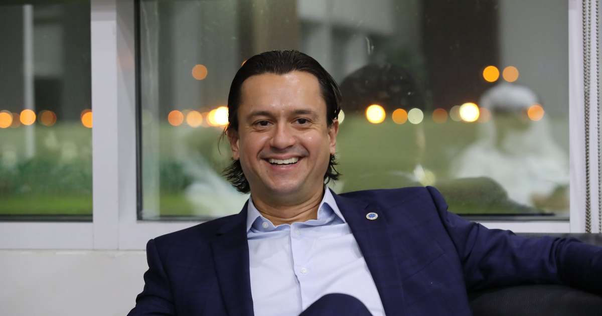 
Presidente do Cruzeiro é visto em balada com esposa de árbitro da FMF
