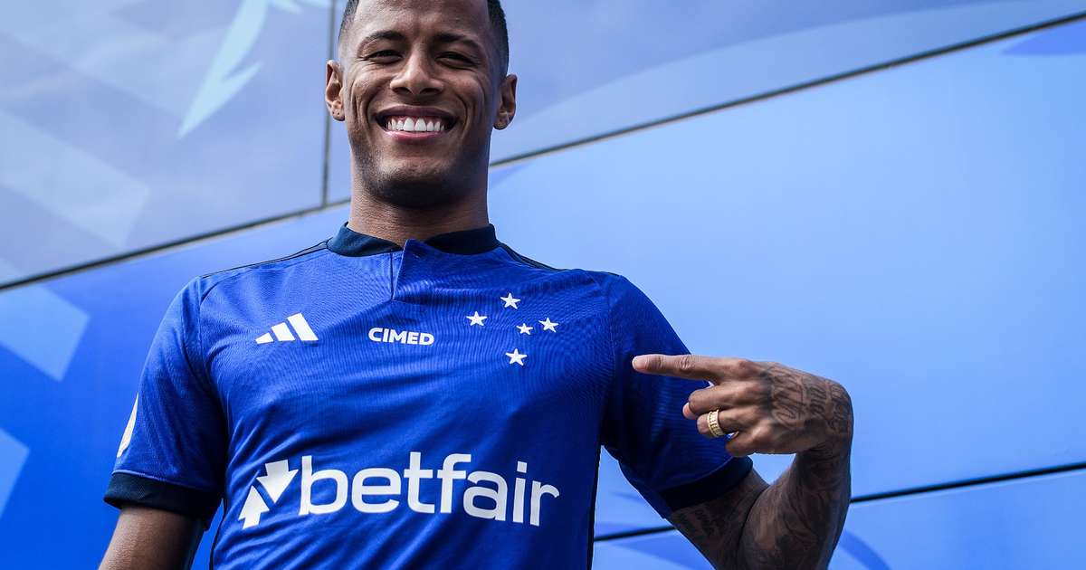 
Cruzeiro anuncia a contratação do atacante Arthur Gomes
