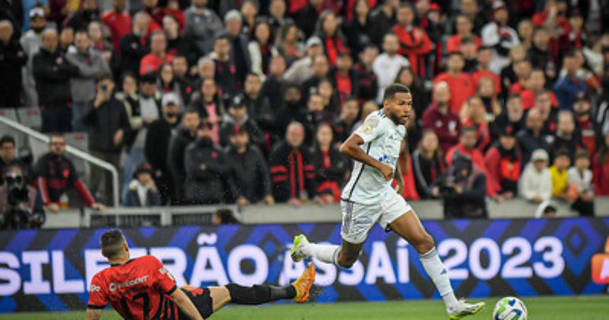 
Cruzeiro sai na frente, mas Athletico busca empate duas vezes
