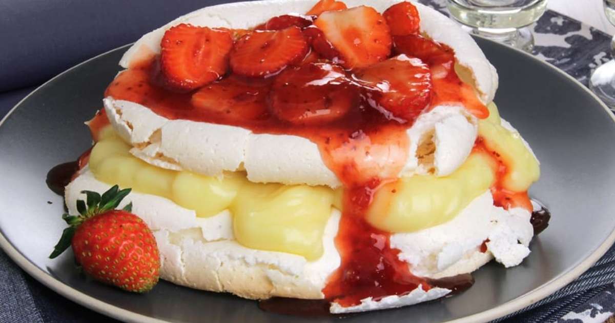 Pavlova De Morango: Aprenda A Receita Sofisticada E Fácil