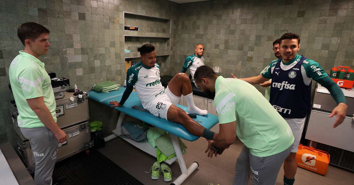 
Com dores, Gabriel Menino deixa jogo entre Palmeiras e Cruzeiro no primeiro tempo
