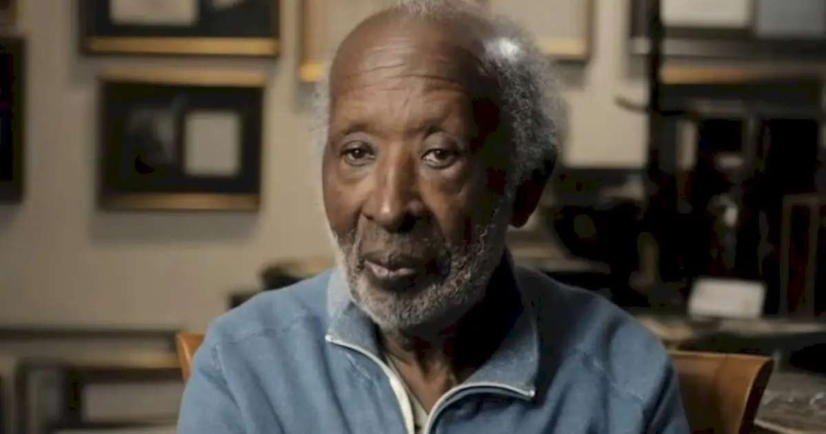 Clarence Avant, lenda da Stax e Motown Records, morre aos 92 anos