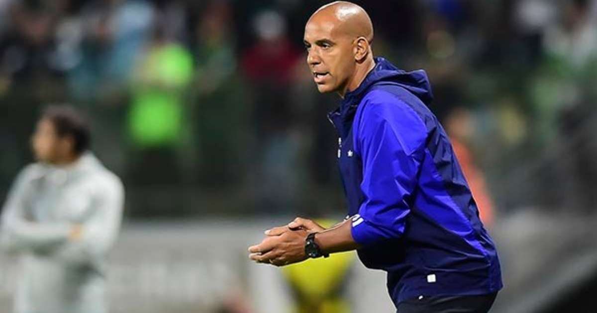 
Pepa eleva tom sobre suposta acomodação em derrota do Cruzeiro
