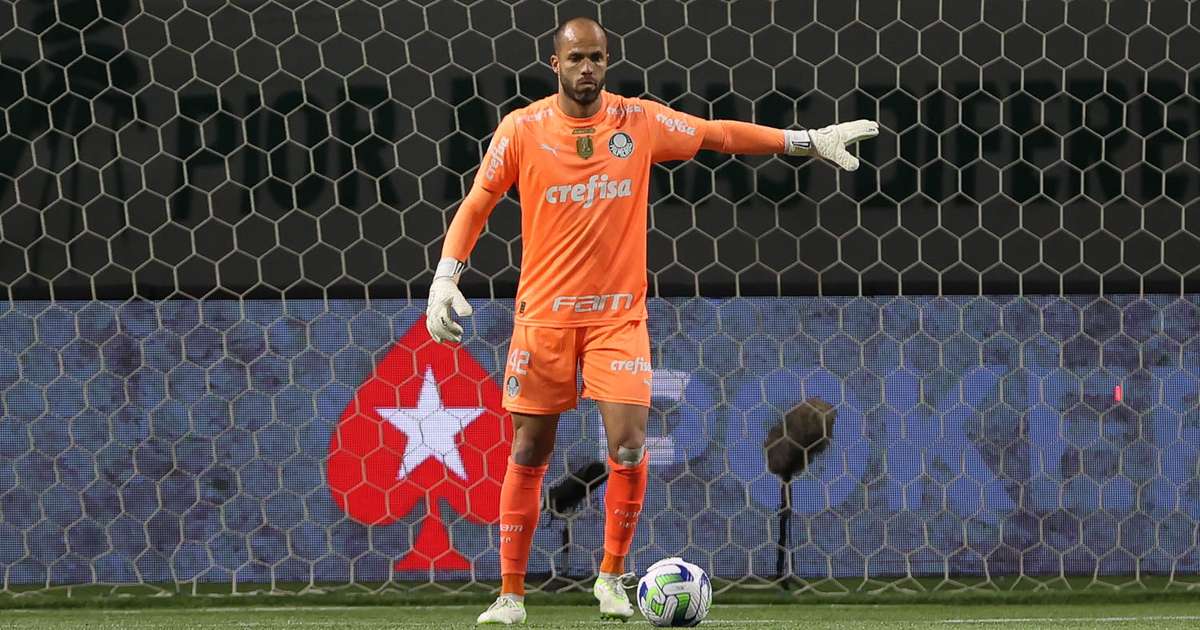 
Marcelo Lomba comemora retorno ao gol do Palmeiras após 54 dias: 