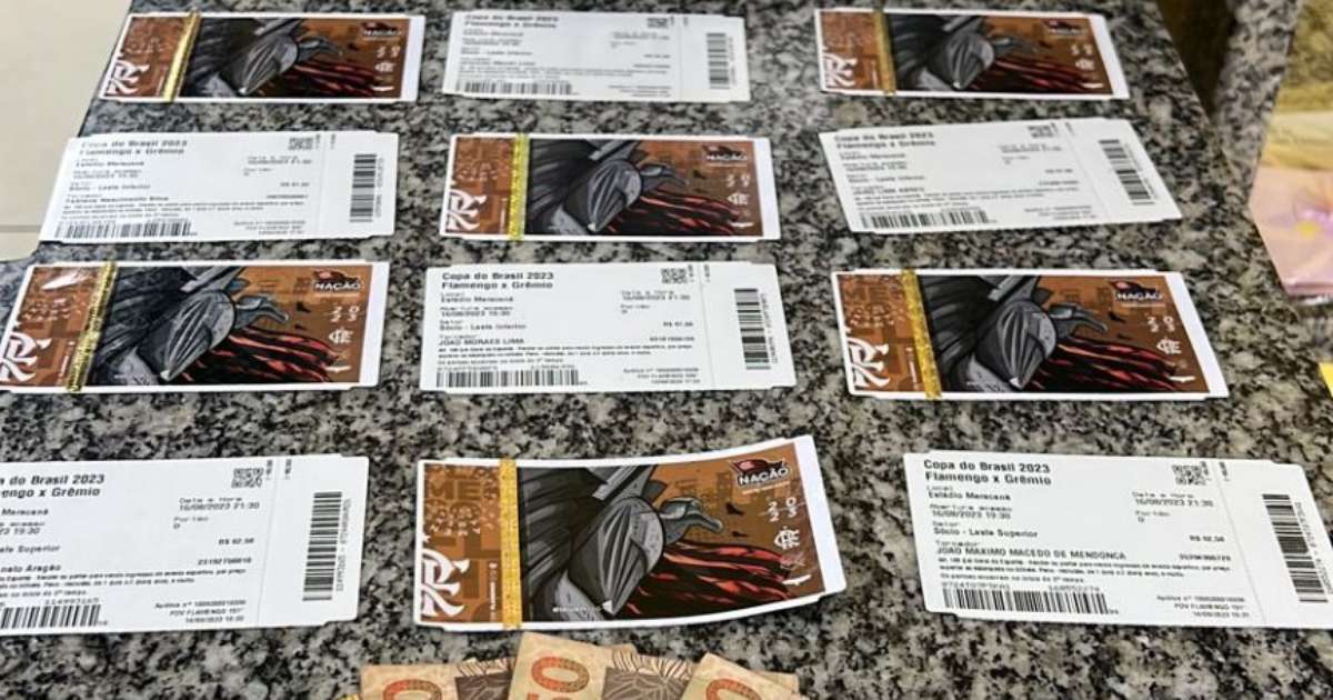 
Flamengo x Grêmio: PM detém cambista e apreende ingressos no Maracanã
