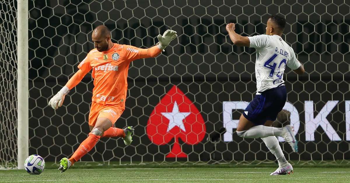 
Com boa atuação, Marcelo Lomba ganha apoio da torcida do Palmeiras por renovação
