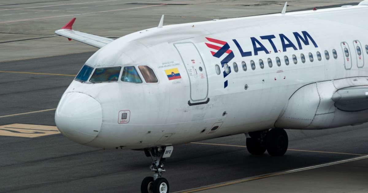 Passageira é retirada de voo e publica ataques raciais contra comandante da Latam