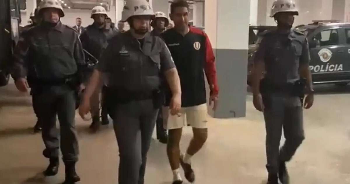 
Preparador acusado de racismo em Corinthians x Universitario recebe punição da Conmebol; veja qual foi
