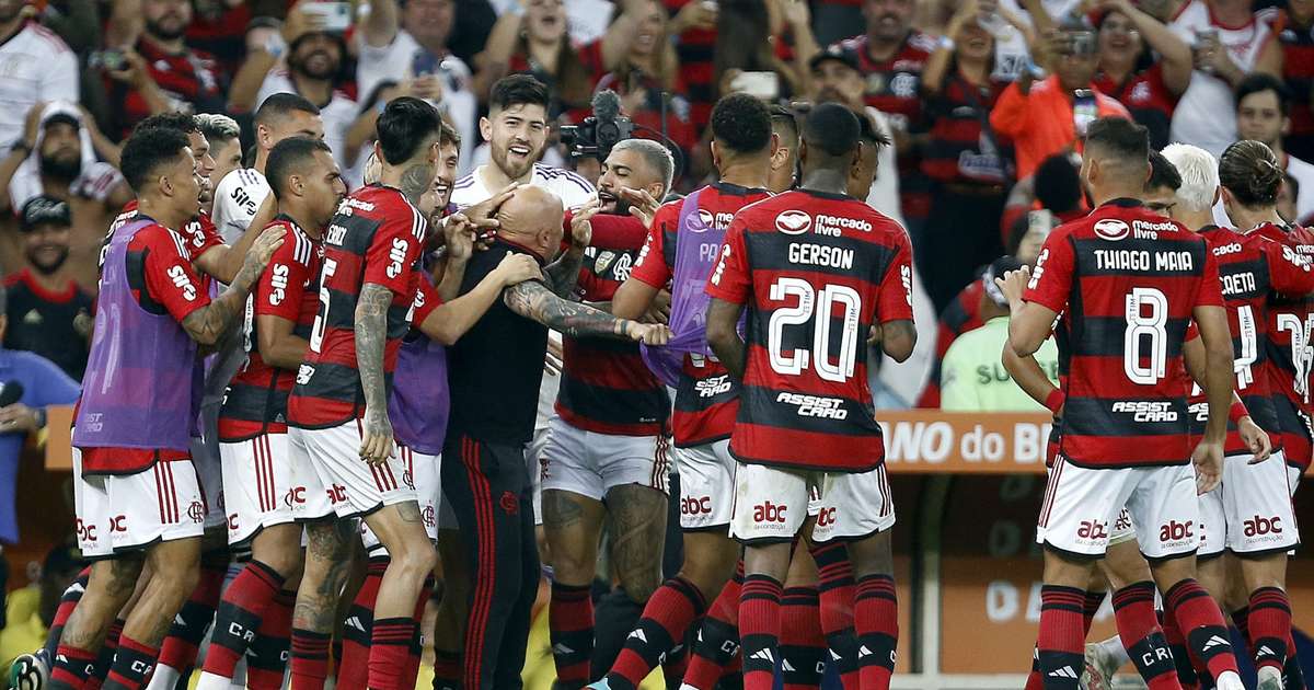 Jogadores do Flamengo e Sampaoli tentam passar clima de união no Maracanã