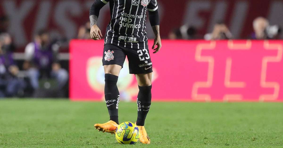
Fagner deixa o Morumbi mancando e pode ser baixa no Corinthians
