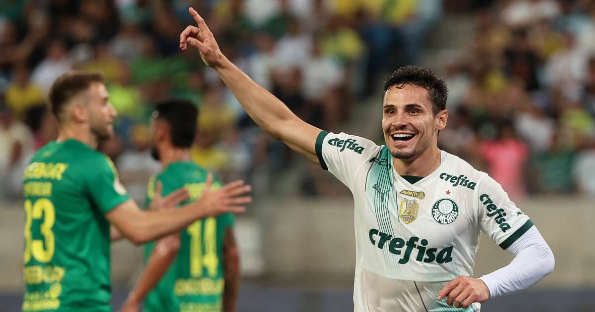 
Com grande atuação, Raphael Veiga chega a 78 gols pelo Palmeiras e iguala Alex
