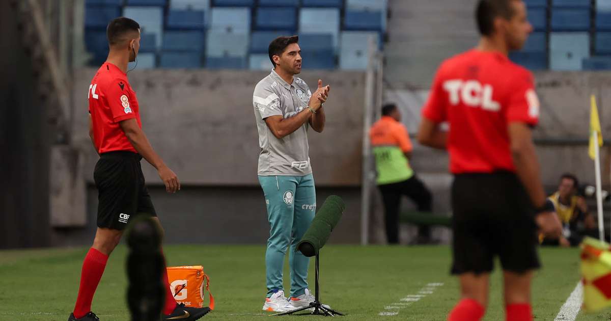 
Abel enaltece Palmeiras após vitória, mas vê Botafogo como favorito: 