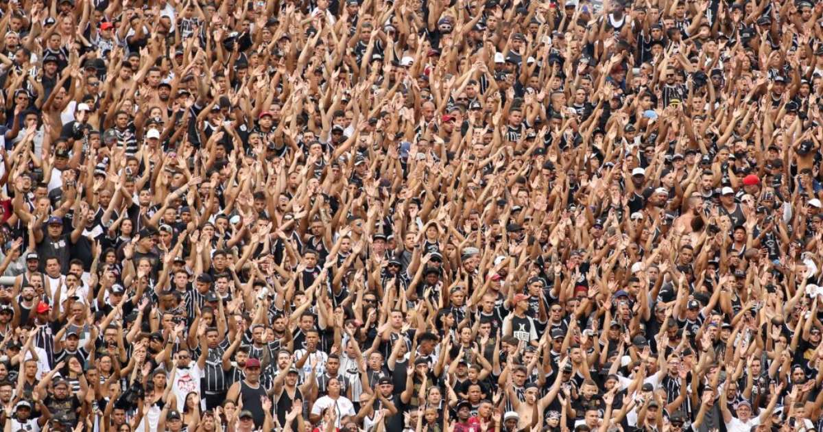 
Ônibus com torcedores do Corinthians sofre acidente e deixa sete mortos
