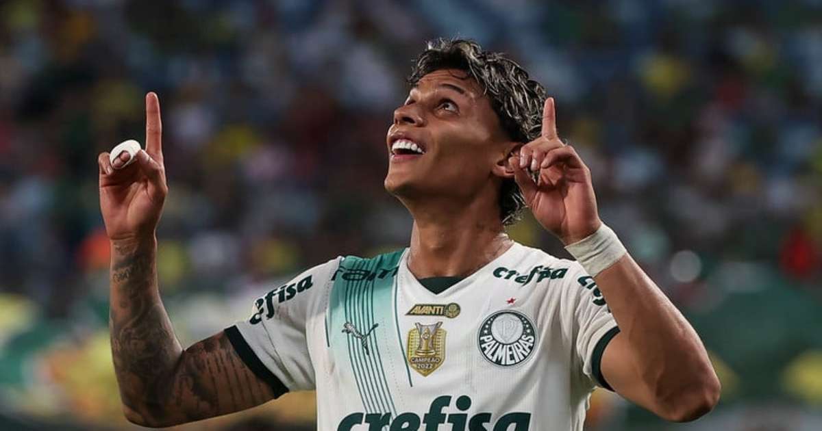 
Richard Ríos comemora golaço marcado na vitória do Palmeiras contra o Cuiabá: 