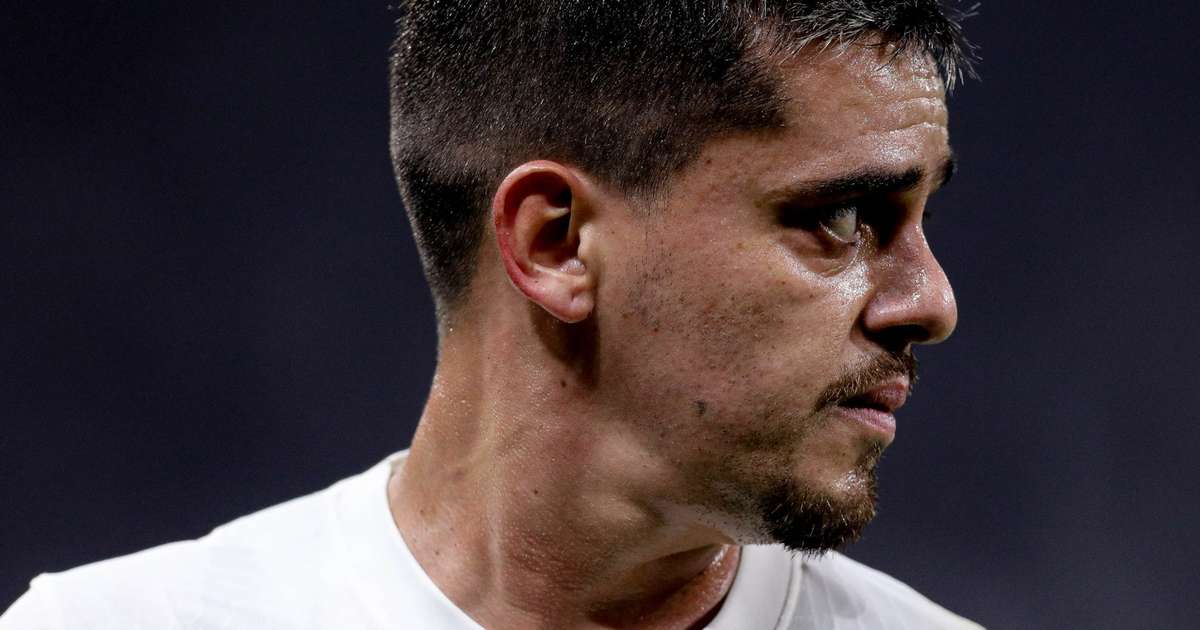 
Com uma lesão muscular, Fagner continua indisponível para o Corinthians no confronto contra o Estudiantes, pela Copa Sul-Americana
