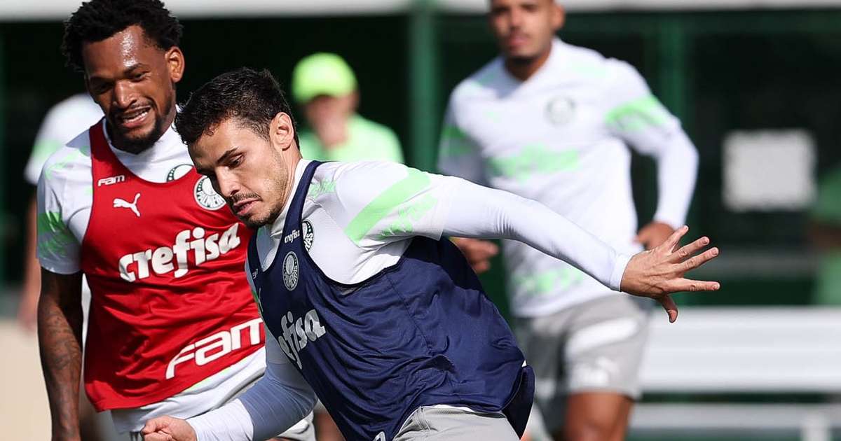 
Titulares do Palmeiras fazem treino de enfrentamento no gramado visando duelo na Libertadores

