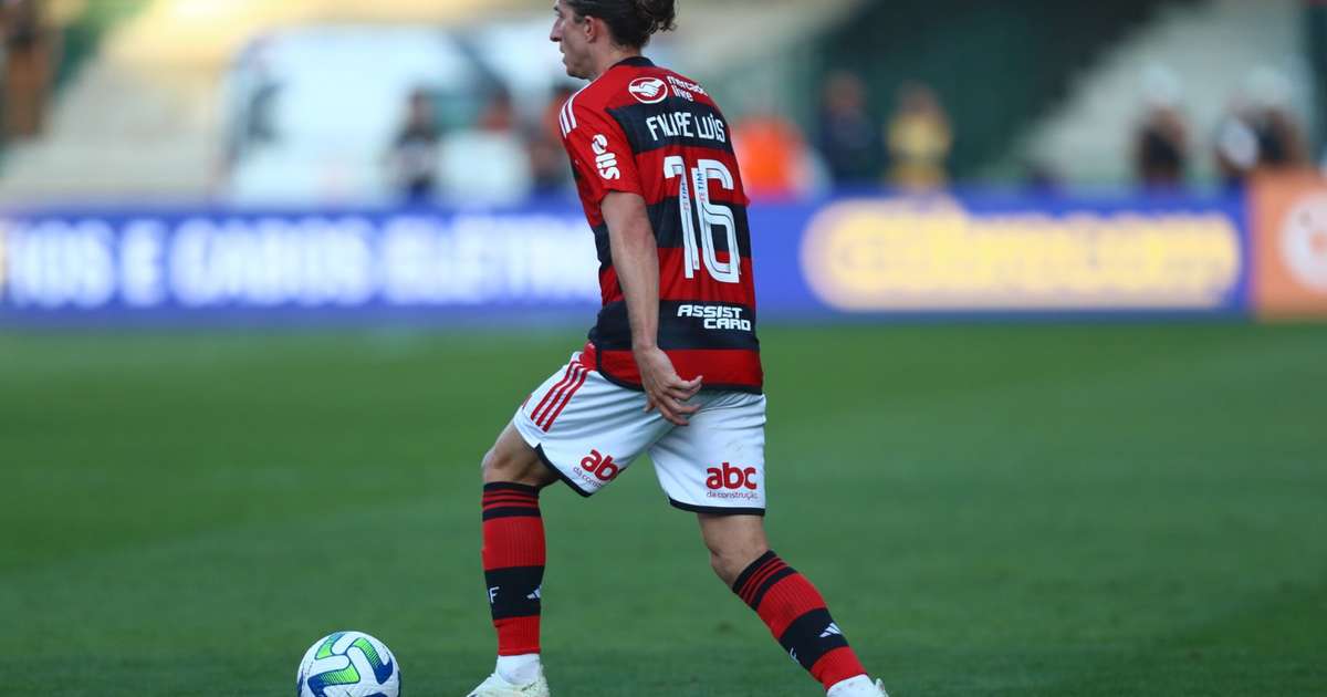 
Sampaoli explica sequência de Filipe Luís no Flamengo: Dá mais tranquilidade
