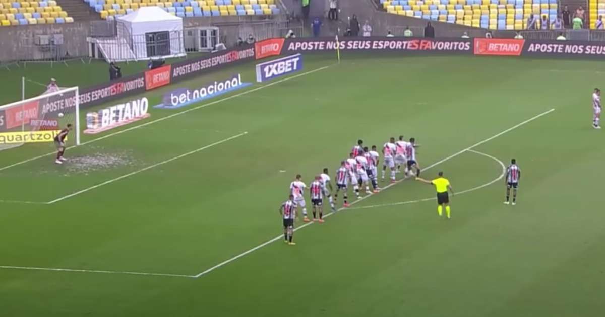 
Após jogo do Vasco, dirigente do Flamengo detona gramado: Pior do Brasil
