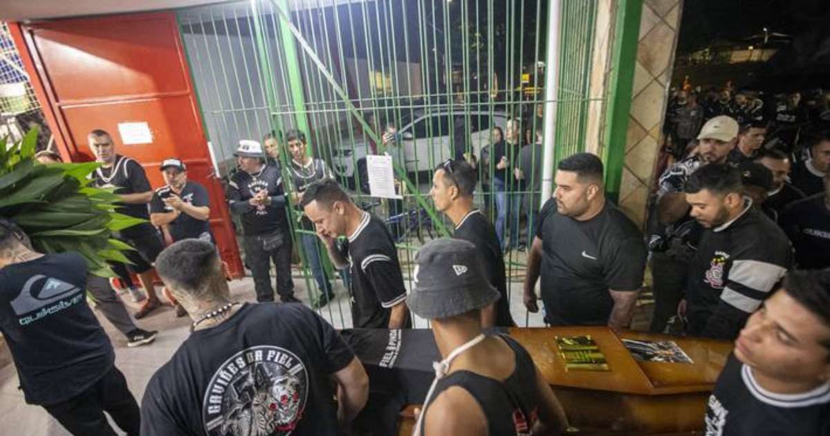 
Corintianos são velados em cerimônia marcada por consternação: 