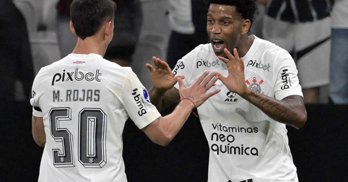
Gil entra no top-5 de zagueiros artilheiros do Corinthians
