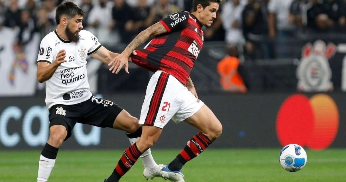 Bruno Méndez é titular em vitória do Uruguai e será desfalque para o  Corinthians em clássico