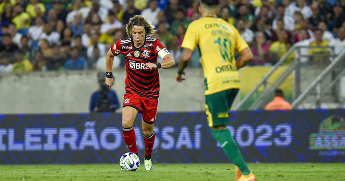 
Sem limitações, David Luiz volta a treinar pelo Flamengo
