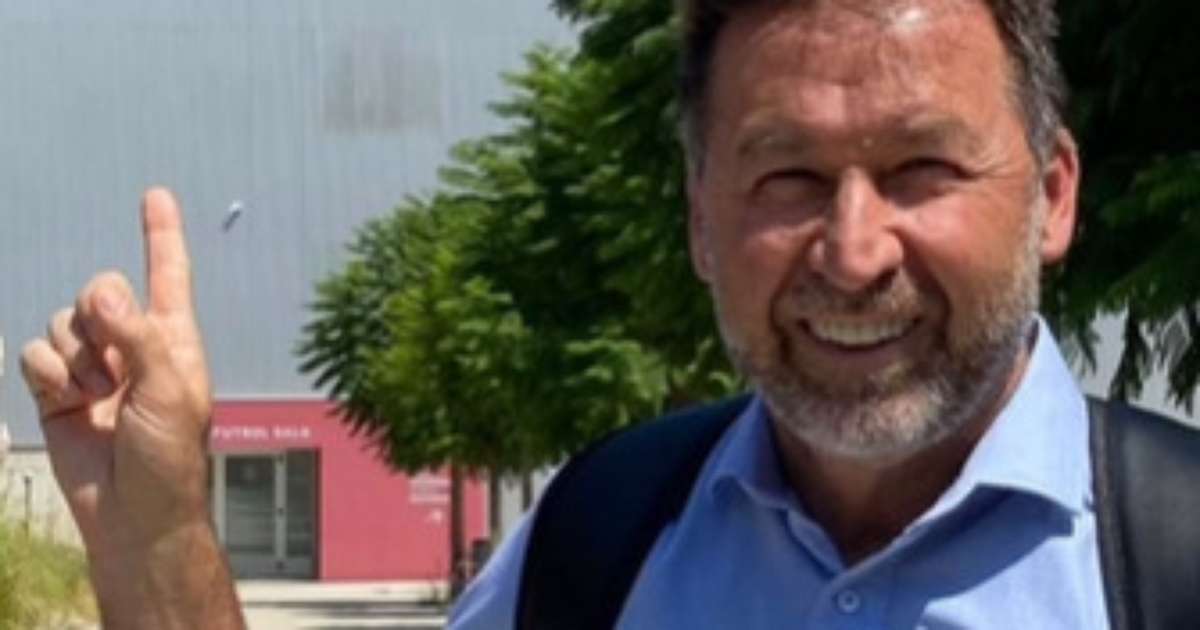 
Candidato da Oposição no Corinthians, Augusto Melo discute modernização da base com diretoria do Barcelona
