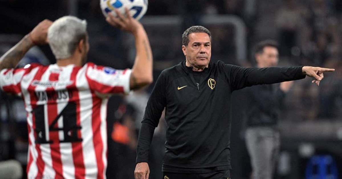 
Luxemburgo não descarta poupar atletas do Corinthians contra o Goiás
