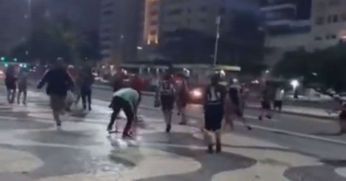 
Torcedores de Flamengo e Olimpia brigam em Copacabana
