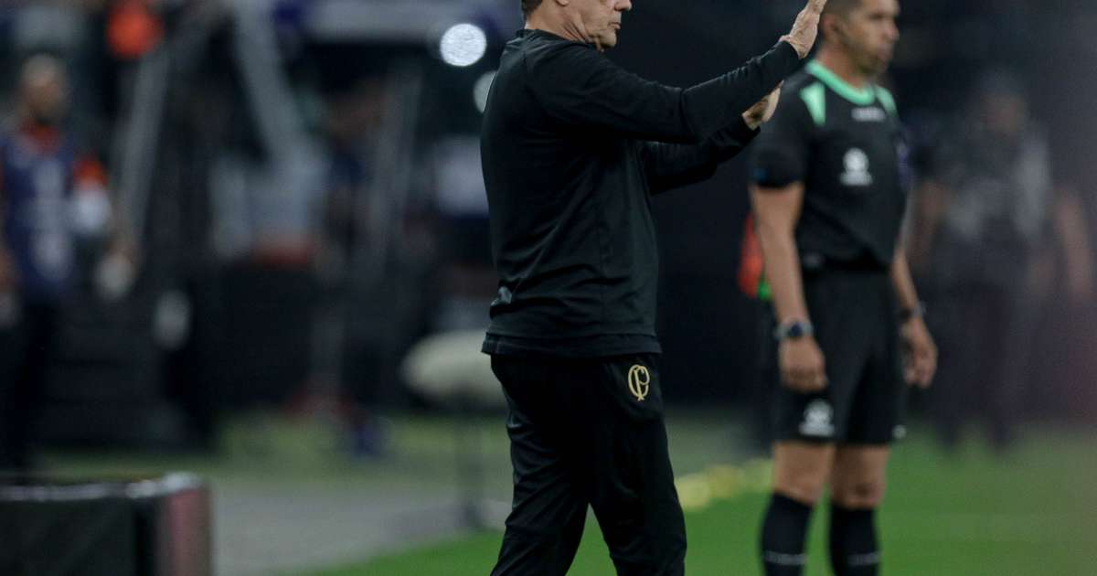 
Luxemburgo vê necessidade de encaixar Moscardo e Maycon juntos no time titular do Corinthians
