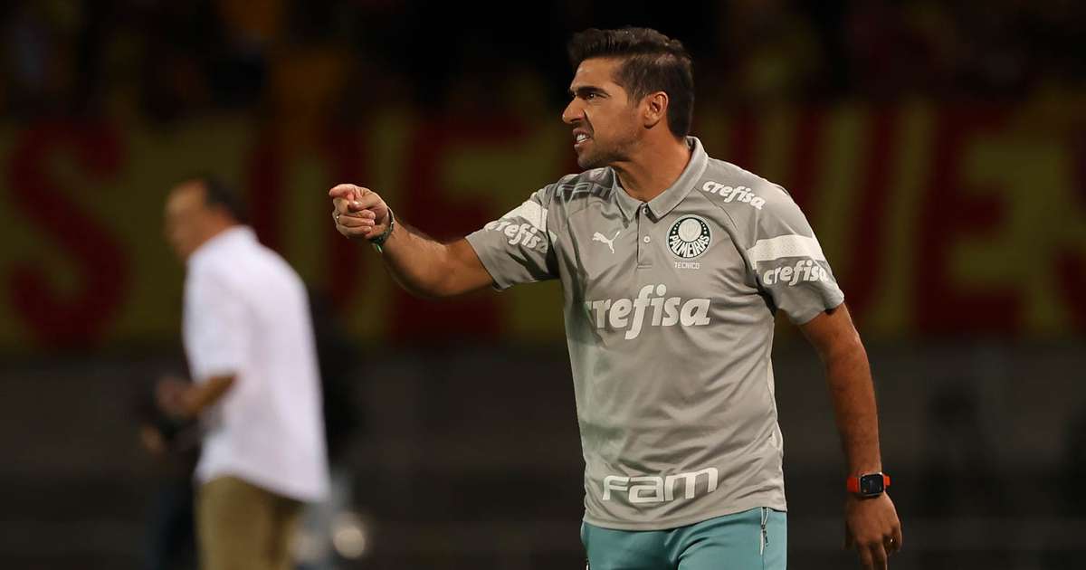 
Abel Ferreira explica Mayke no lugar de Artur e afirma: 