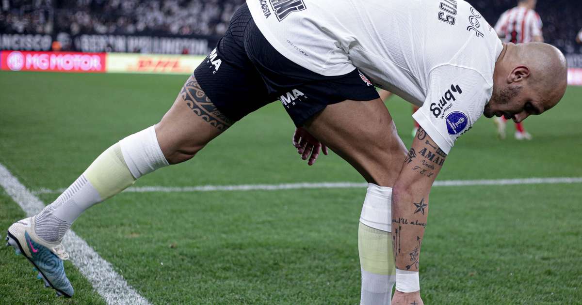 
Renova ou aposenta? Entenda futuro de Fábio Santos no Corinthians
