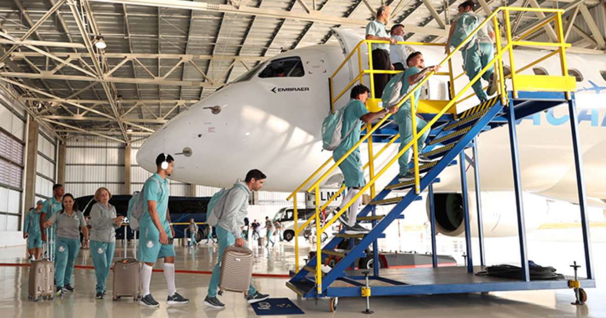 
Avião do Palmeiras tem problema técnico que impede retorno do elenco
