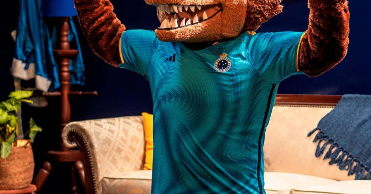 
Cruzeiro lança terceiro uniforme em homenagem aos 20 anos da Tríplice Coroa
