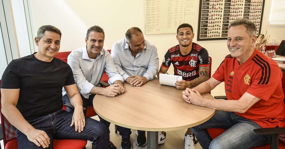 
João Gomes e mais 13: Flamengo arrecada quase R$ 300 milhões com vendas
