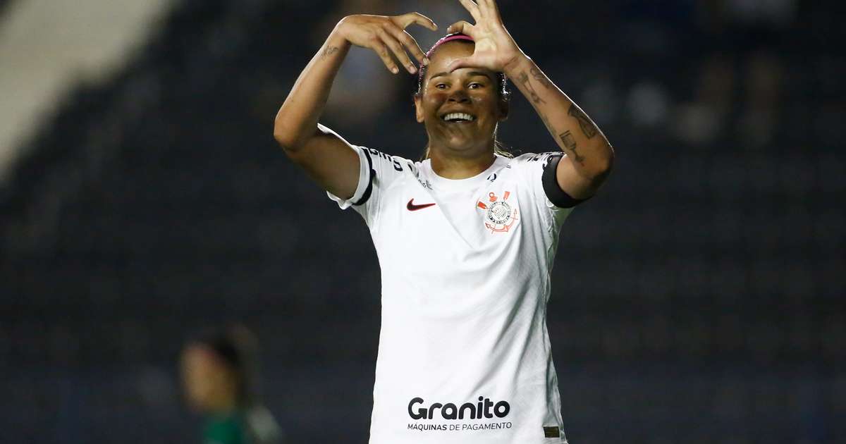 
Vic Albuquerque celebra marca de 150 jogos no Corinthians e projeta semifinal do Brasileiro
