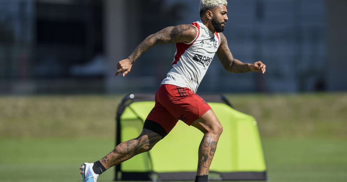 
Alguns atletas do Flamengo recusam convite para festa de aniversário de Gabigol
