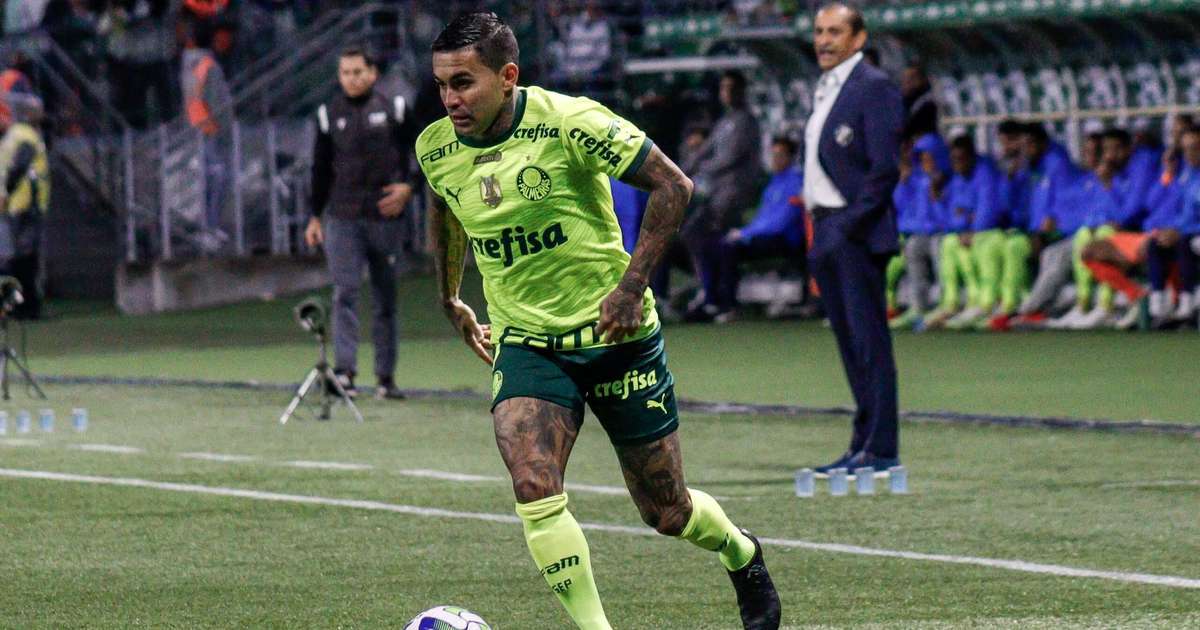 
Dudu sente o joelho, é substituído e preocupa o Palmeiras para o restante da temporada
