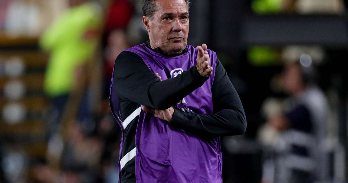 
Assista à coletiva de Luxemburgo, após empate do Corinthians com o Goiás, no Brasileirão
